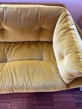 Load image into Gallery viewer, Saba 3 Seat New York Sofa Ex-Display