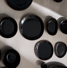 Load image into Gallery viewer, Out of Lines Oval Plate Dark Brown - M