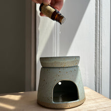 Load image into Gallery viewer, Mandarin Patchouli &amp; Black Pepper Essential Oil Aromatherapy Blend