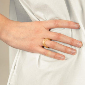 Onde Blonde Horn Ring
