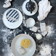 Load image into Gallery viewer, HKliving White-washed Round Dinner Plate